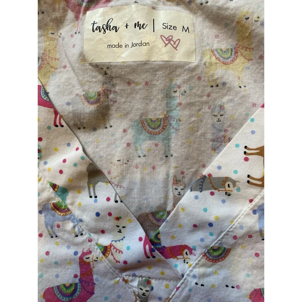 Colorful Party Llamas Scrub Top Women's Medium Tasha And Me Brand - Picture 9 of 10